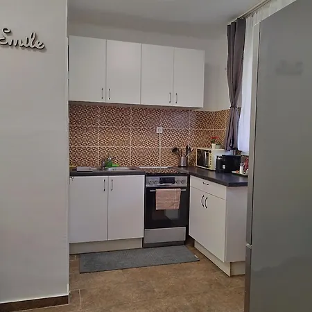 Διαμέρισμα Cozy 1 Bedroom Free Parking Free Wifi *